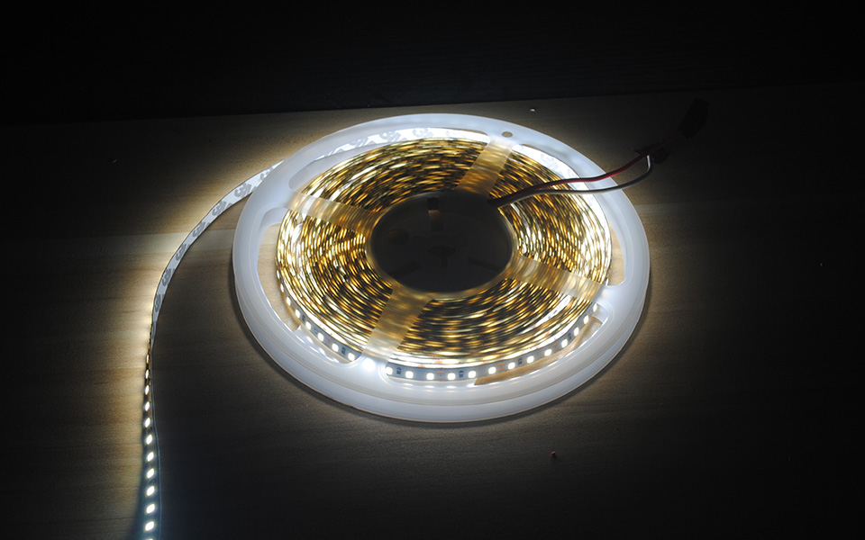 One of the elegant forms of LED lighting fixtures is the LED exposed lamp
