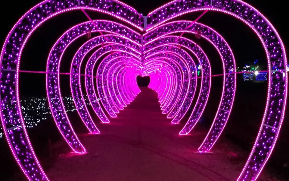 The LED full-color string of Good Color Lighting adopts variable voltage technology, which makes its performance more stable